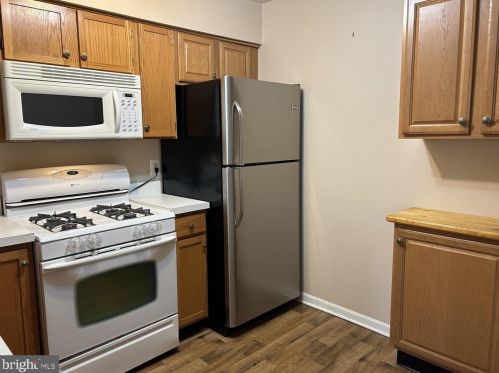 1422 Tristram Cir, West Deptford NJ 08051-2265 exterior