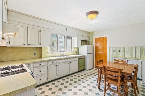 18 Randolph St, Arlington, MA 02474-8532