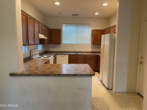 2024 78th Ave, Phoenix AZ  85035-5130 exterior