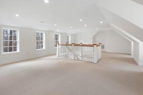 7 Queen Anne Ln, Hingham MA  02043-3904 exterior