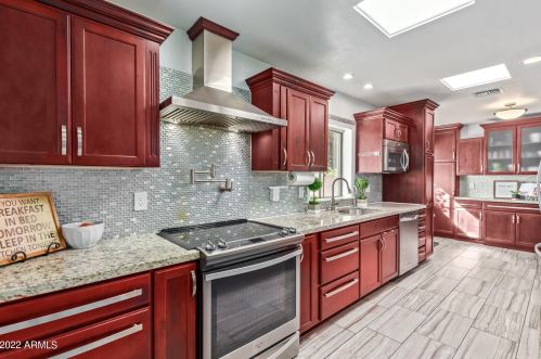 11850 30th St, Phoenix, AZ 85028-1232