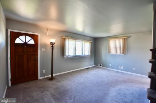 353 Hendrickson Ave, West Deptford NJ 08096-1327 exterior