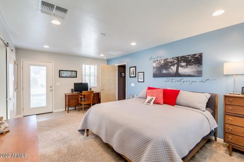 2145 Clarendon Ave, Phoenix AZ 85031-3142 exterior