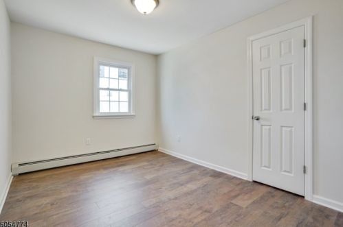 6 Watsessing Ave, Belleville NJ  07109-4101 exterior