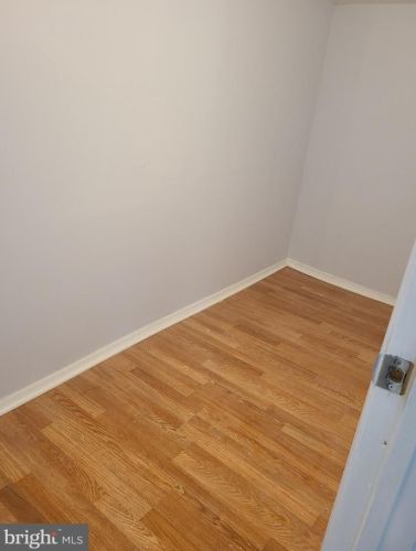 75 Barber Ave, West Deptford NJ 08096-2832 exterior