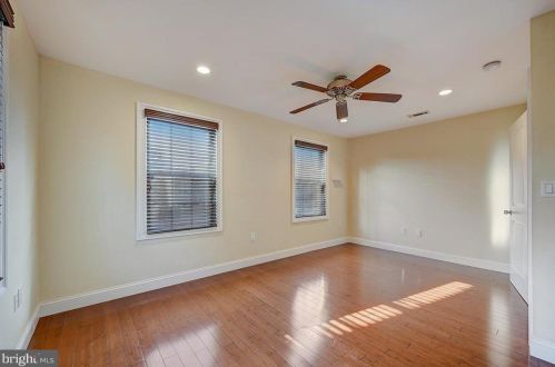 985 6th St, Philadelphia PA  19123-1405 exterior