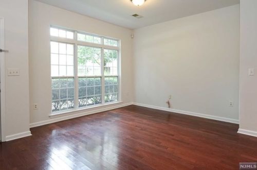 304 Freedom Ln, Belleville NJ 07109-5336 exterior