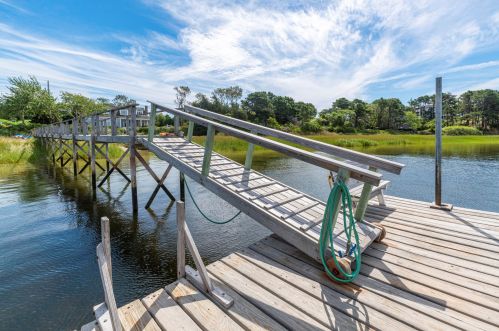 48 Strong Is Rd, Chatham MA 02633-1435 exterior