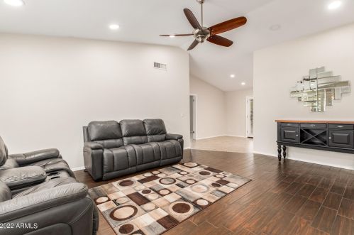 13826 36 Pl, Phoenix AZ 85050-8386 exterior