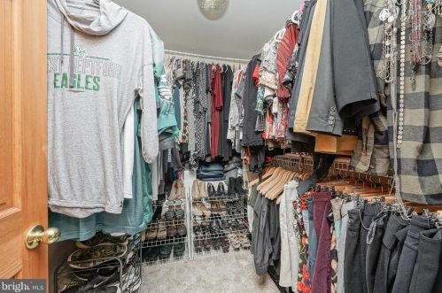 431 Meadowcroft Rd, West Deptford NJ 08096-4007 exterior