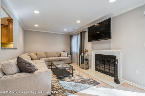 71 Wigwam Ln, Tinton Falls NJ 07724-3176 exterior