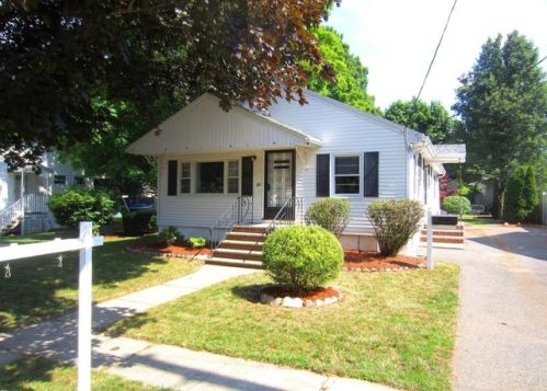 18 Kosciusko St, Peabody, MA 01960-4246