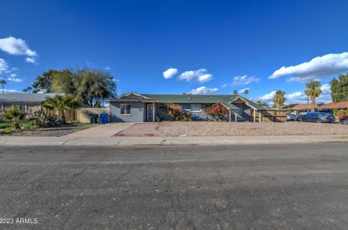 2970 53rd Dr, Phoenix, AZ 85031-3956