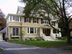 96 Lenox St, Newton, MA 02465-3014