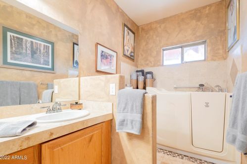 9032 14 Pl, Phoenix AZ 85014-4210 exterior