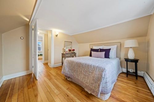 30 Hamlet St, Fall River MA 02724-3331 exterior