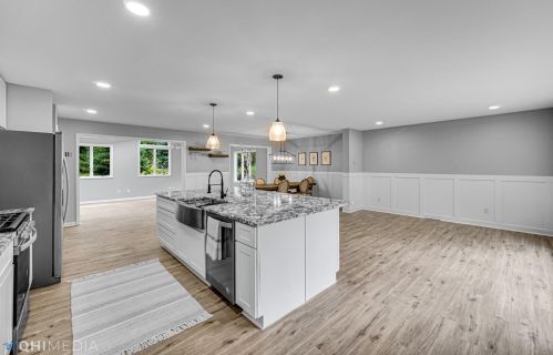 3575 Lakeshore Dr, Crown Point IN  46307-8933 exterior