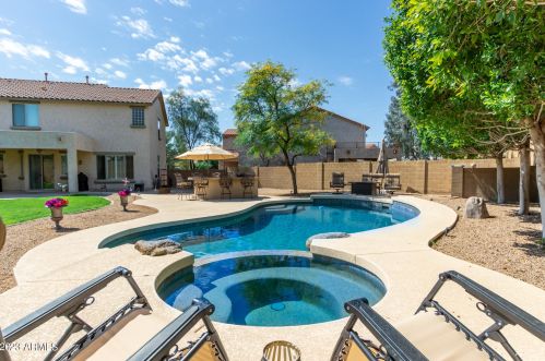 25311 51 Dr, Phoenix AZ 85035-1901 exterior