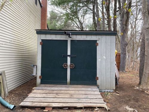 10 Hitching Post Rd, Amherst MA 01002-1155 exterior