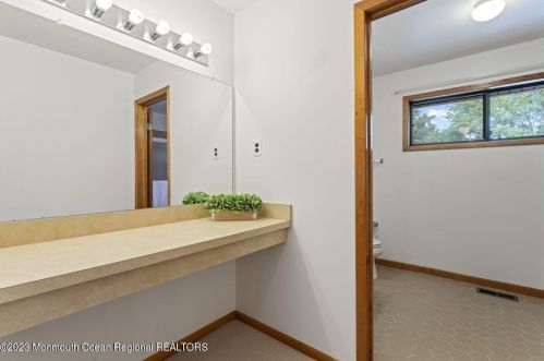 73 Wigwam Ln, Tinton Falls NJ 07724-3176 exterior