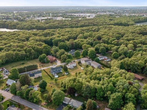 39 Riv St, Seekonk MA 02771-4706 exterior