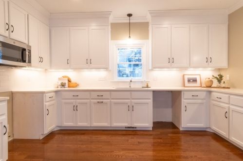 27 Oak St, Needham, MA 02492-2130