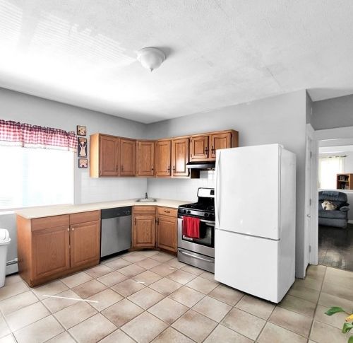 18 Hillside St, Worcester, MA 01610-2188