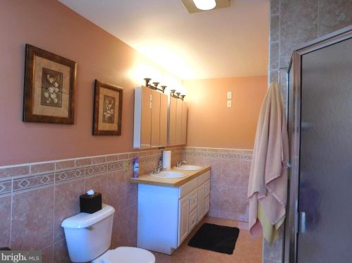 612 Schaeffer Ave, West Deptford NJ 08096-6631 exterior