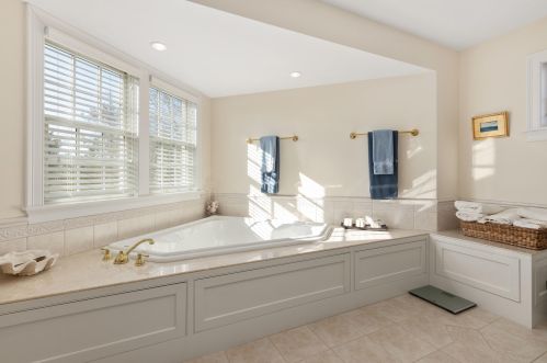 230 Skyline Dr, Chatham MA 02633-1720 exterior