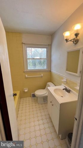 102 Military Dr, West Deptford NJ 08063-1506 exterior