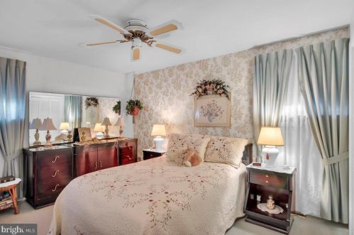 228 Somerset Rd, West Deptford NJ 08096-6066 exterior