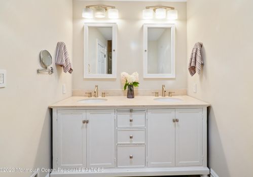 90 Lovett Ave, Little Silver NJ 07739-1403 exterior