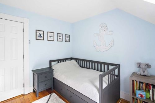 34 Thurston Rd, Newton MA 02464-1244 exterior