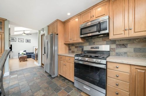 395 King James Blvd, Taunton MA  02780-7703 exterior