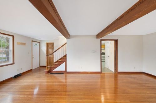 1086 Burt St, Taunton MA 02780-5166 exterior