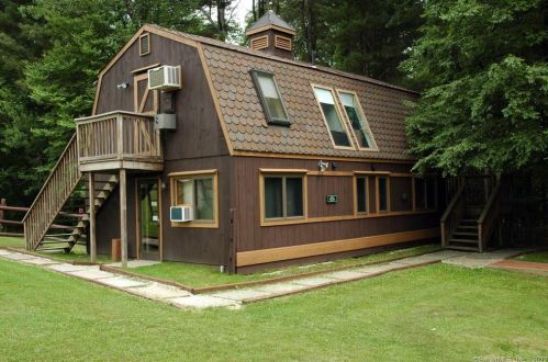 2080 Undermountain Rd, Sheffield MA 01257-9639 exterior