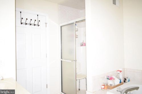 94 Drift Ave, Trenton NJ 08648-3505 exterior