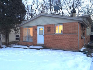 711 Main St, Hoffman Estates, IL 60010-4650