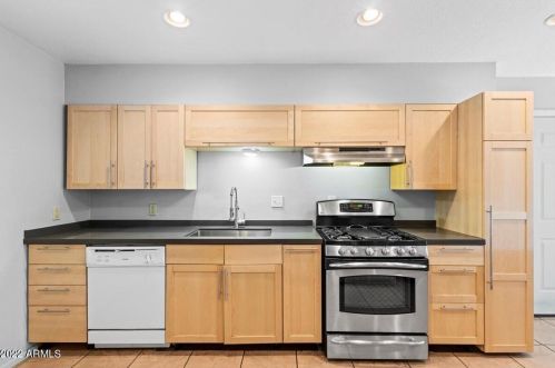 7207 35 Dr, Phoenix AZ 85053-7611 exterior