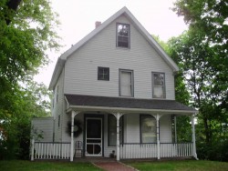 34 Owatonna St, Newton, MA 02466-1411