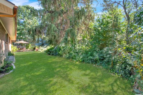 1716 Paulista Way, Sandy UT 84093-6847 exterior