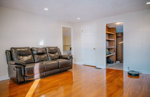 23 Burroughs Rd, North Reading MA 01864-1203 exterior