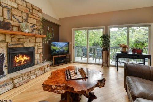 364 Skyline Lk Dr, Skyline Lakes NJ 07456-1943 exterior