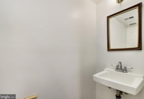 9005 Queen Maria Ct, Columbia MD 21045-2405 exterior