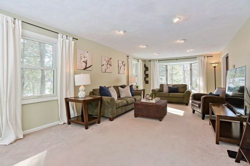 11 Robin Rd, Norfolk MA 02056-1731 exterior