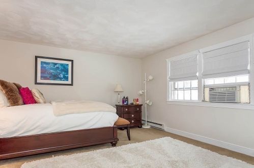 90 Countryside Ln, Milton MA 02186-4435 exterior