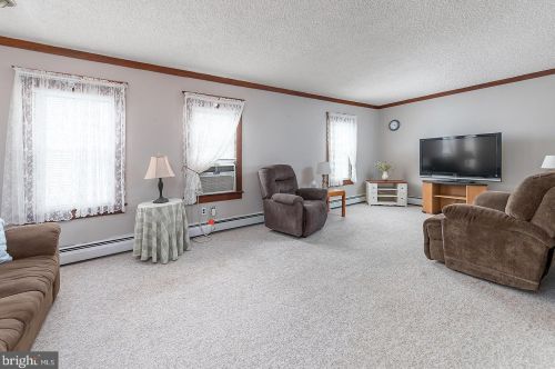 558 Billings Ave, West Deptford NJ 08066-1157 exterior