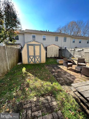 8 Barry Dr, West Deptford NJ 08051-1170 exterior