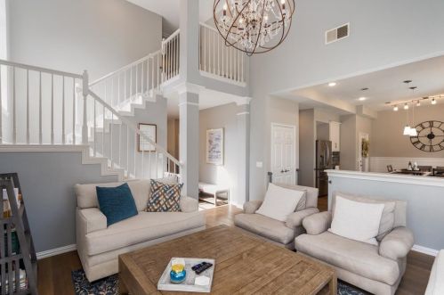 4027 Azure Ln, Addison TX 75001-3105 exterior