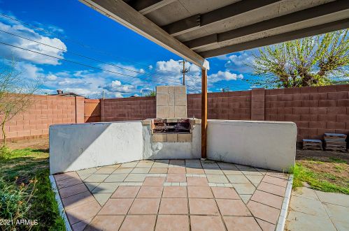 1817 38 Dr, Phoenix AZ 85053-5407 exterior